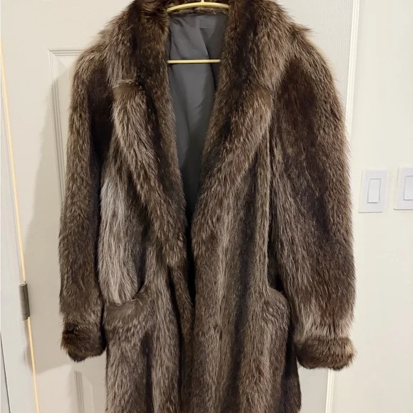 Luxurious Brown Fur Coat - 100% Raccoon Fur - Picture 6 of 15